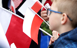 Dzień Flagi na Warmii i Mazurach. Sprawdź jak świętowali mieszkańcy Olsztyna, Elbląga, Ełku, Mikołajek, Węgorzewa i Nowego Miasta Lubawskiego